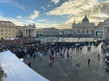 Crowds of the faithful fill St. Peter’s Square awaiting smoke from the Sistine Chapel on Wednesday, May 7, 2025