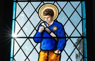 Stained0glass window of Blessed Carlo Acutis at St. Aldhelm’s in Malmesbury, England. Credit: Courtesy of Father Thomas Kulandaisamy/Catholic Herald